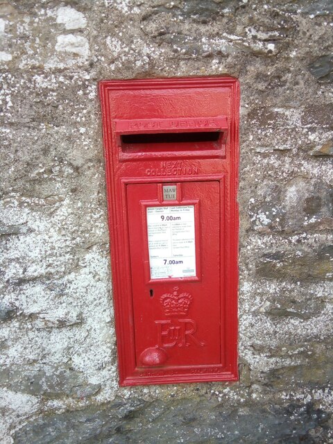 Queen Elizabeth II post box,... © Meirion cc-by-sa/2.0 :: Geograph ...