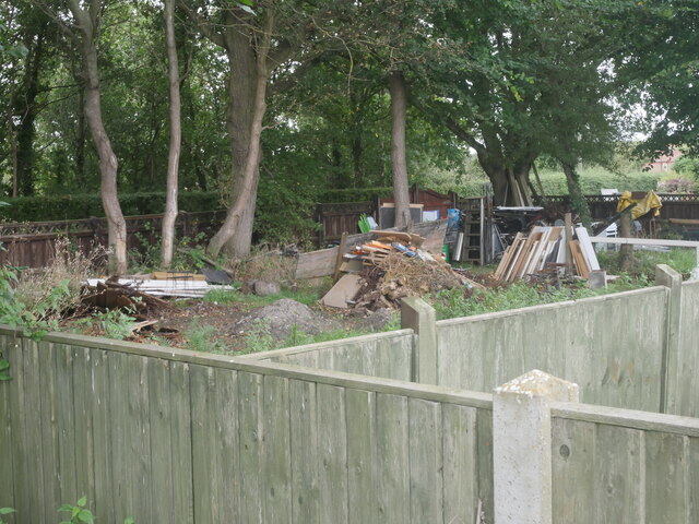 rubbish-area-david-pashley-cc-by-sa-2-0-geograph-britain-and-ireland