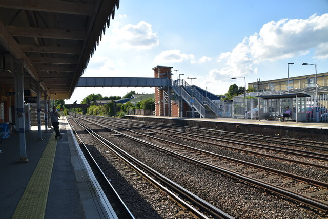 Paddock Wood Station © N Chadwick cc-by-sa/2.0 :: Geograph Britain and ...