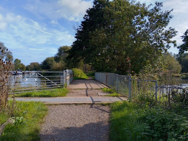 Towing path by Kennet and Avon Canal © Oscar Taylor :: Geograph Britain ...