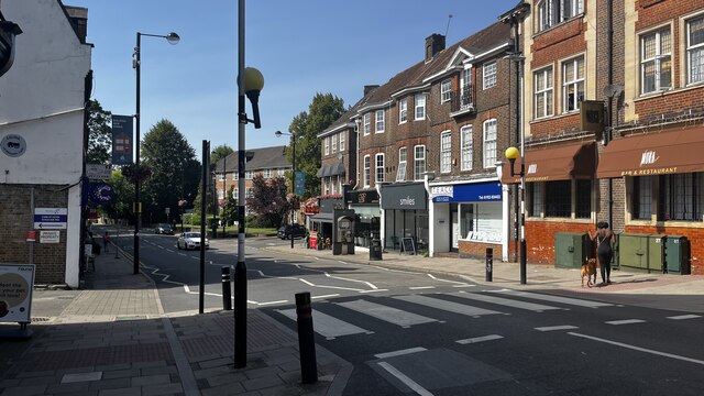 Green Lane, Northwood © Bryn Holmes cc-by-sa/2.0 :: Geograph Britain ...