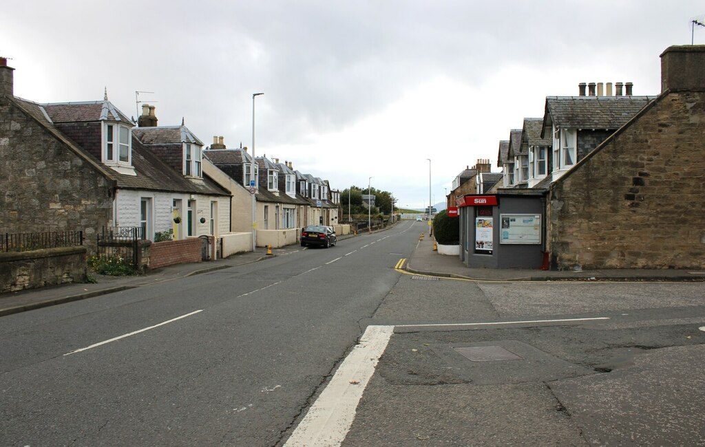 B1348, Edinburgh Road © Richard Sutcliffe cc-by-sa/2.0 :: Geograph ...