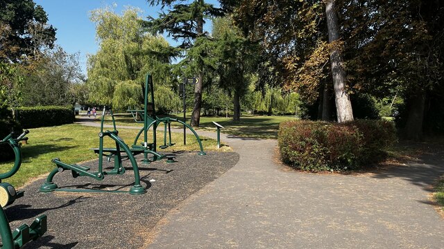 Outdoor gym, Pinner Memorial Park © Bryn Holmes :: Geograph Britain and ...