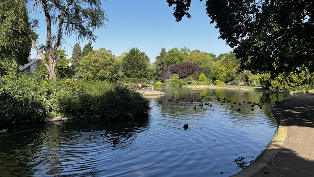 Pond, Pinner Memorial Park © Bryn Holmes cc-by-sa/2.0 :: Geograph ...