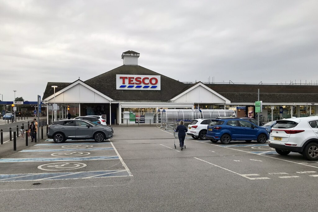 tesco-bridlington-david-dixon-cc-by-sa-2-0-geograph-britain-and