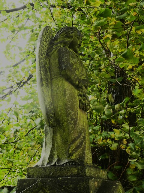 Angel in the churchyard, Southowram