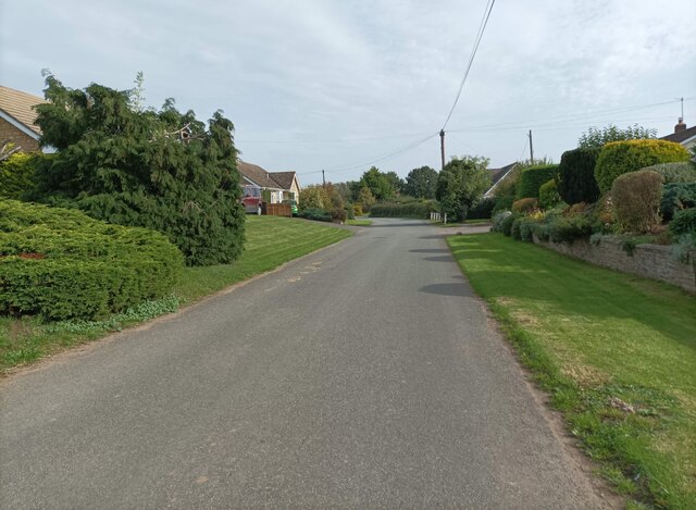 Road through Naunton © Pebble :: Geograph Britain and Ireland