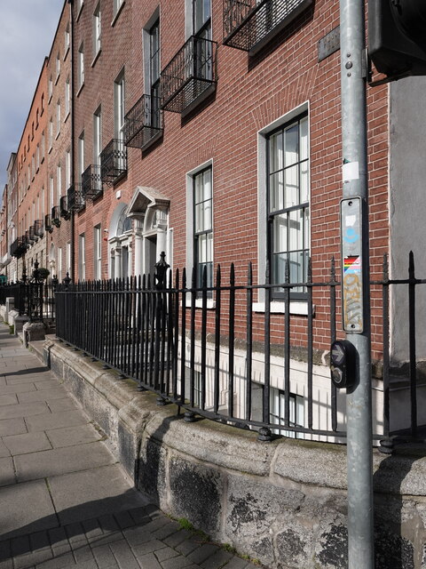 Merrion Square North corner with Holles Street