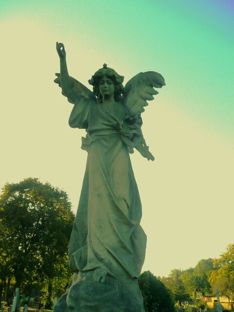 Angel in Lawnswood Cemetery, 1910 extension