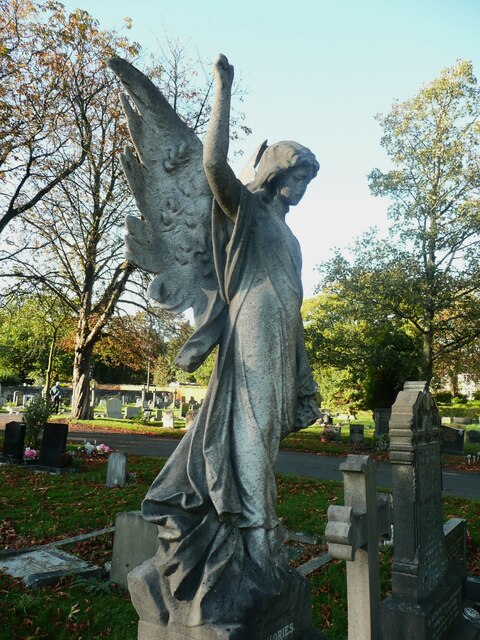 Angel in Lawnswood Cemetery, 1910 extension