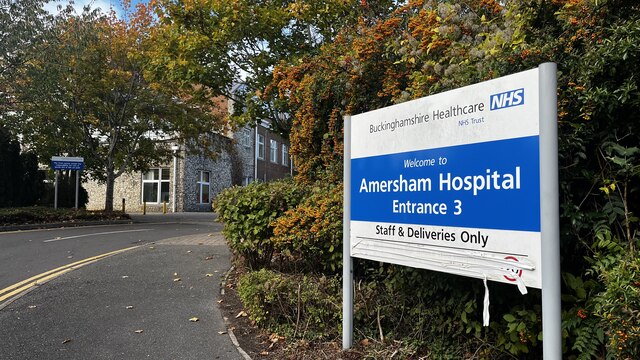 Entrance 3, Amersham Hospital © Bryn Holmes :: Geograph Britain and Ireland