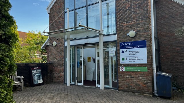 Entrance C, Amersham Hospital © Bryn Holmes :: Geograph Britain and Ireland