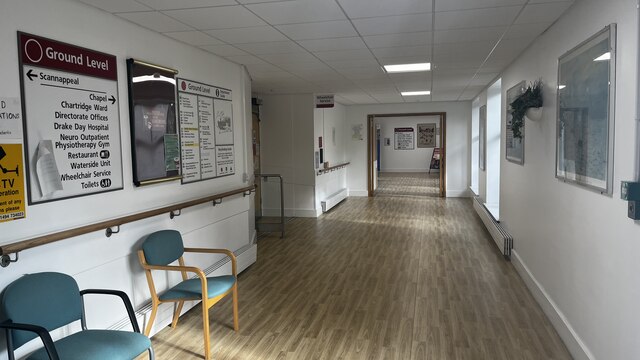 Corridor, Amersham Hospital © Bryn Holmes :: Geograph Britain and Ireland