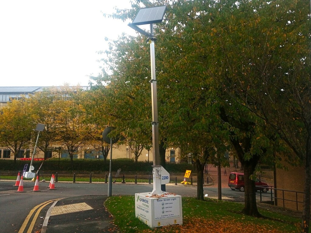 portable-solar-powered-street-light-stephen-armstrong-cc-by-sa-2