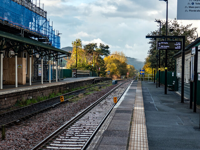 Lines Closed At Machynlleth Station © John Lucas Cc-by-sa/2.0 ...