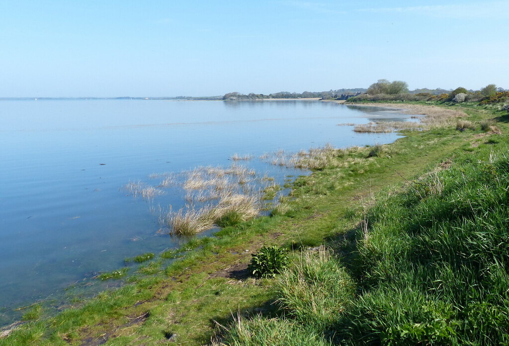 The Southeast Shoreline Of Foryd Bay © Mat Fascione Cc By Sa 2 0 Geograph Britain And Ireland