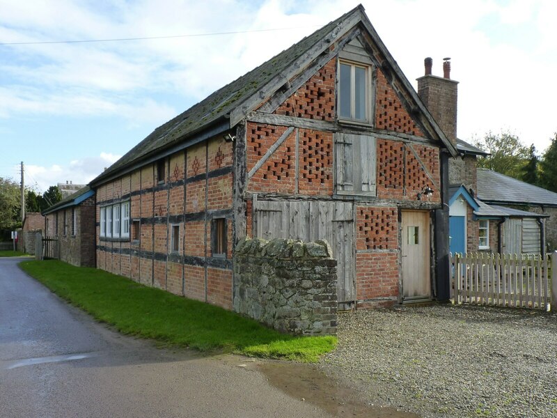 Farm building with house behind,... © Jeff Gogarty cc-by-sa/2.0 ...