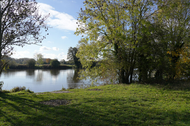 Looking across the River Trent © Malcolm Neal cc-by-sa/2.0 :: Geograph ...