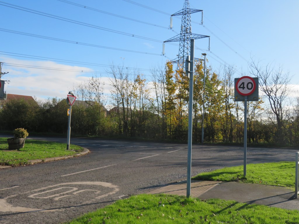 Junction of 'B' roads at Yarm © Gordon Hatton ccbysa/2.0 Geograph