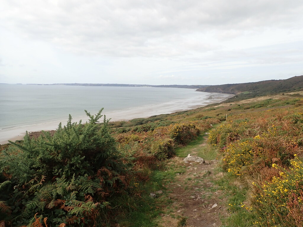 Looking west on the Coast Path © Eirian Evans cc-by-sa/2.0 :: Geograph ...