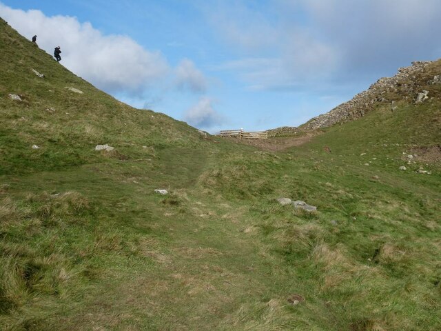 Mind the gap! © Oliver Dixon :: Geograph Britain and Ireland