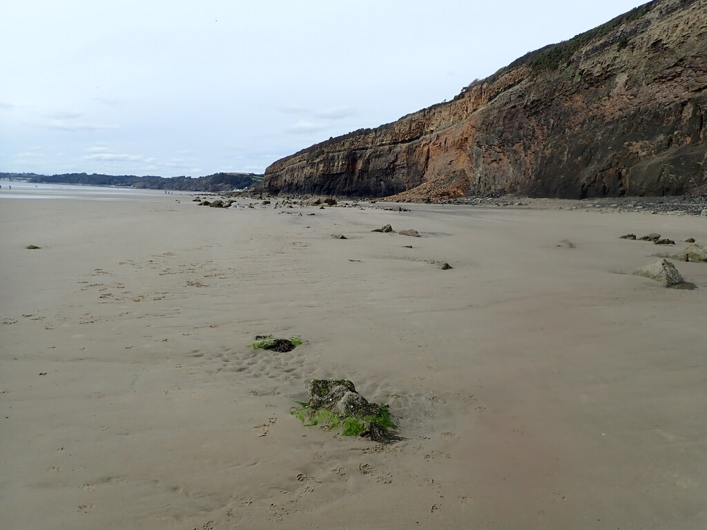 Landslip on Telpyn beach © Eirian Evans cc-by-sa/2.0 :: Geograph ...