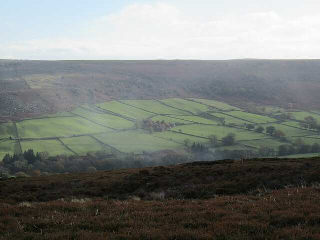 Glaisdale Rigg view © T Eyre cc-by-sa/2.0 :: Geograph Britain and Ireland