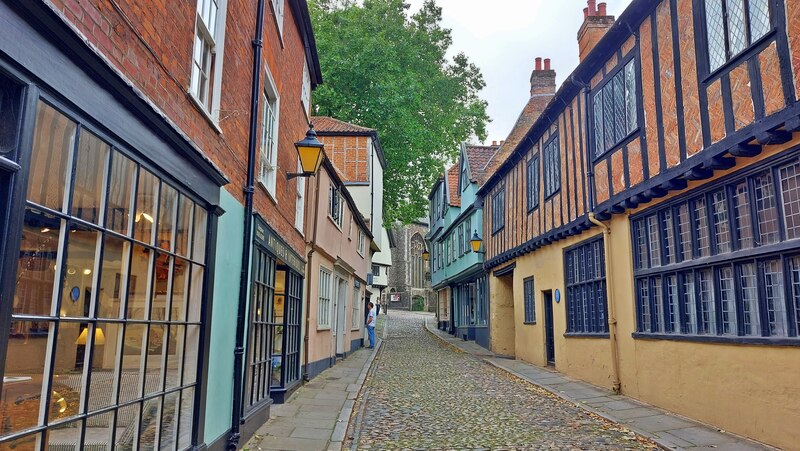 Elm Hill © Mark Percy cc-by-sa/2.0 :: Geograph Britain and Ireland