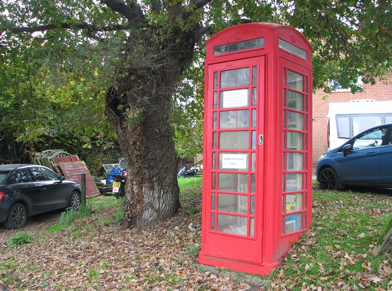 Telephone Kiosk Converted To Local Book © Evelyn Simak Cc By Sa 2 0