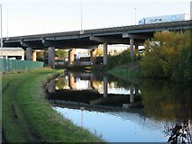 SO9989 : Canal and motorway, Oldbury by Chris Allen