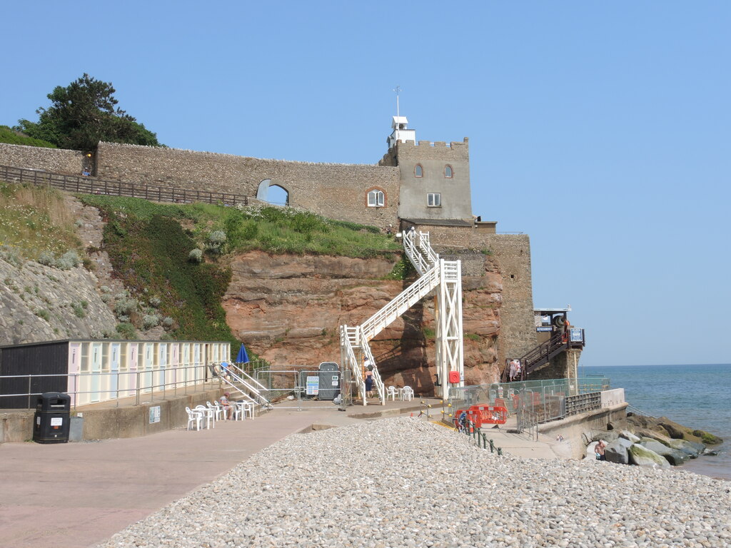 jacob-s-ladder-from-the-shore-to-the-neil-owen-cc-by-sa-2-0