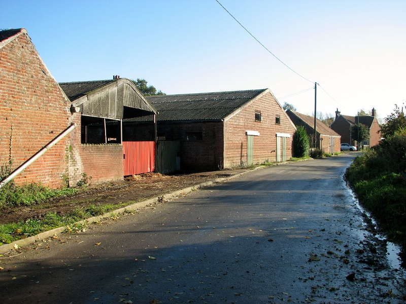 Hardley Road past outbuildings by... © Evelyn Simak cc-by-sa/2.0 ...