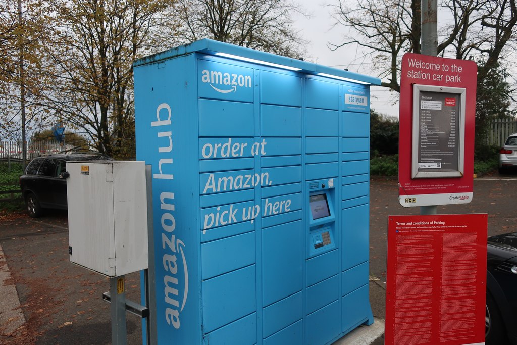 amazon-hub-lockers-ely-railway-station-hugh-venables-cc-by-sa-2-0