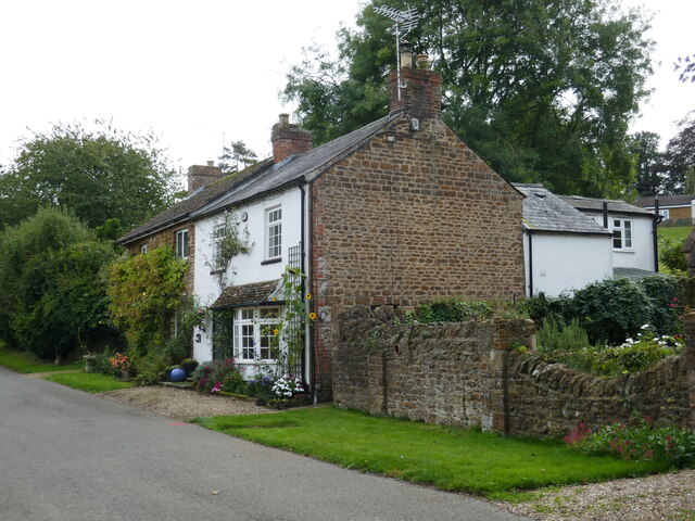 Cottages, Hellidon