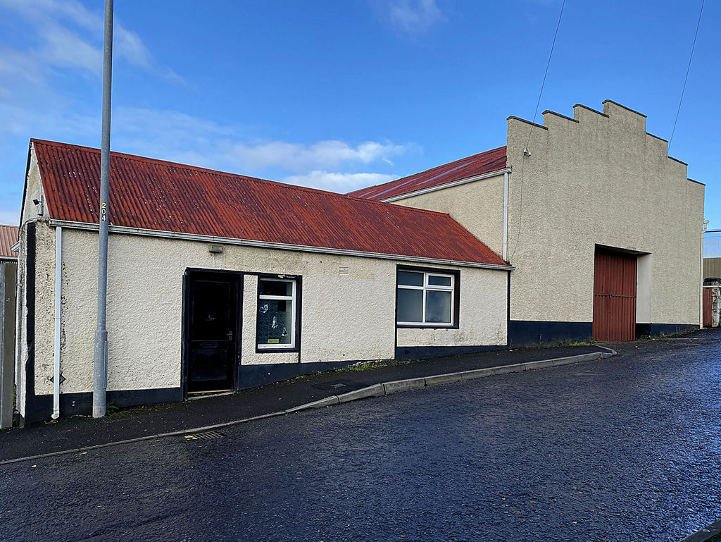 the-dog-house-castlederg-kenneth-allen-cc-by-sa-2-0-geograph