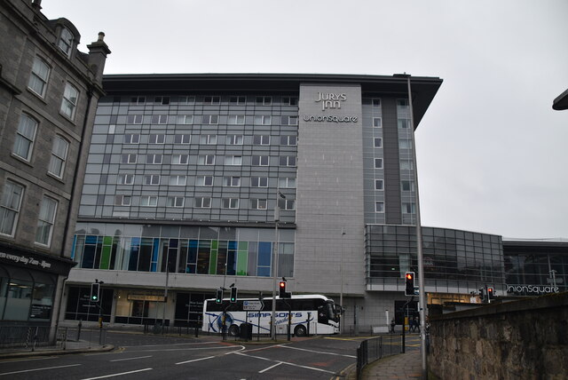 Jurys Inn © N Chadwick :: Geograph Britain and Ireland