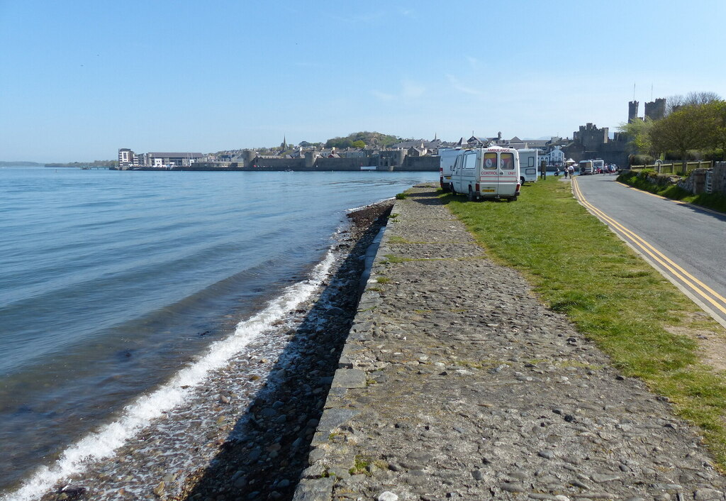 Aber Foreshore Road at Caernarfon © Mat Fascione cc-by-sa/2.0 ...