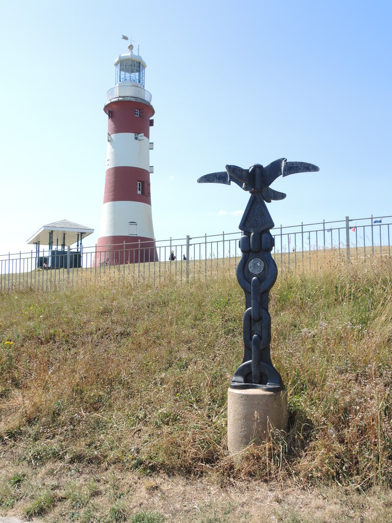 national-cycle-route-milepost-neil-owen-cc-by-sa-2-0-geograph