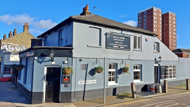 The Old Crown Pub © Mark Percy Cc By Sa 2 0 Geograph Britain And Ireland