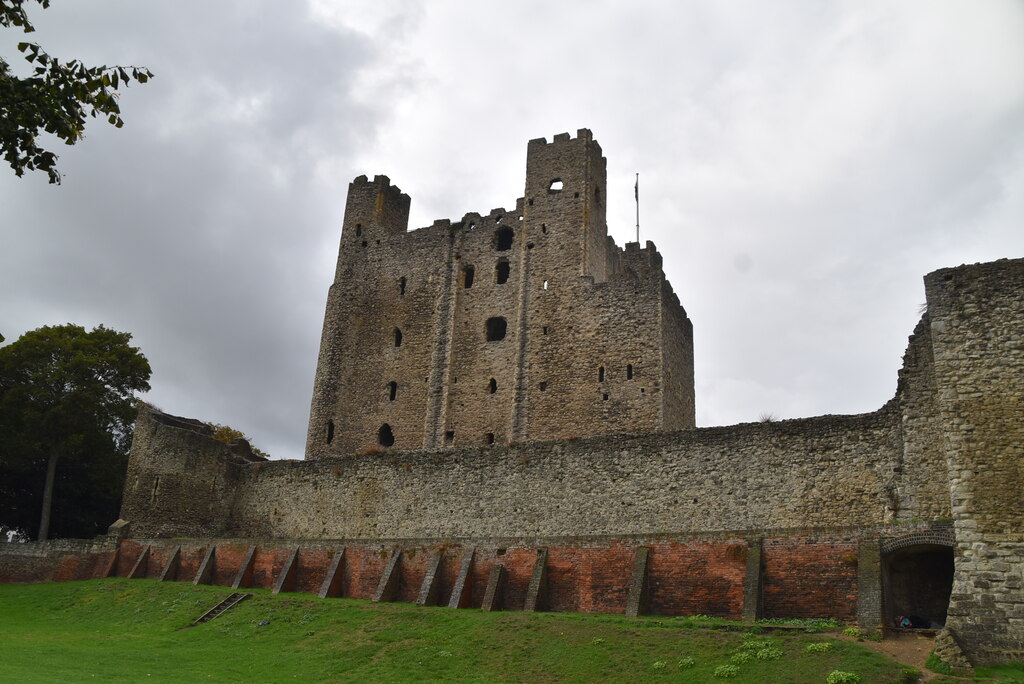 Keep, Rochester Castle © N Chadwick cc-by-sa/2.0 :: Geograph Britain ...