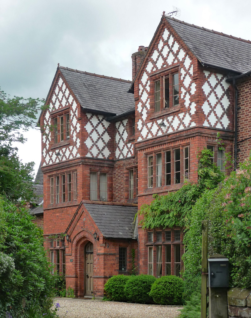 a-miraculously-preserved-16th-century-manor-house-in-a-quiet-backwater