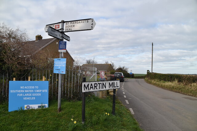 Martin Mill © N Chadwick cc-by-sa/2.0 :: Geograph Britain and Ireland