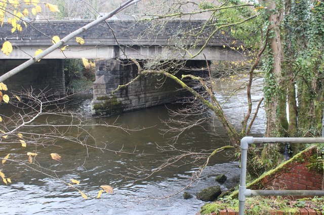 River Neath at Commercial Road, Resolven © M J Roscoe cc-by-sa/2.0 ...