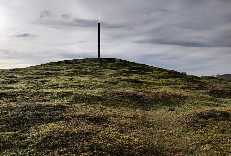 wooden-pole-on-the-south-summit-of-mat-fascione-cc-by-sa-2-0