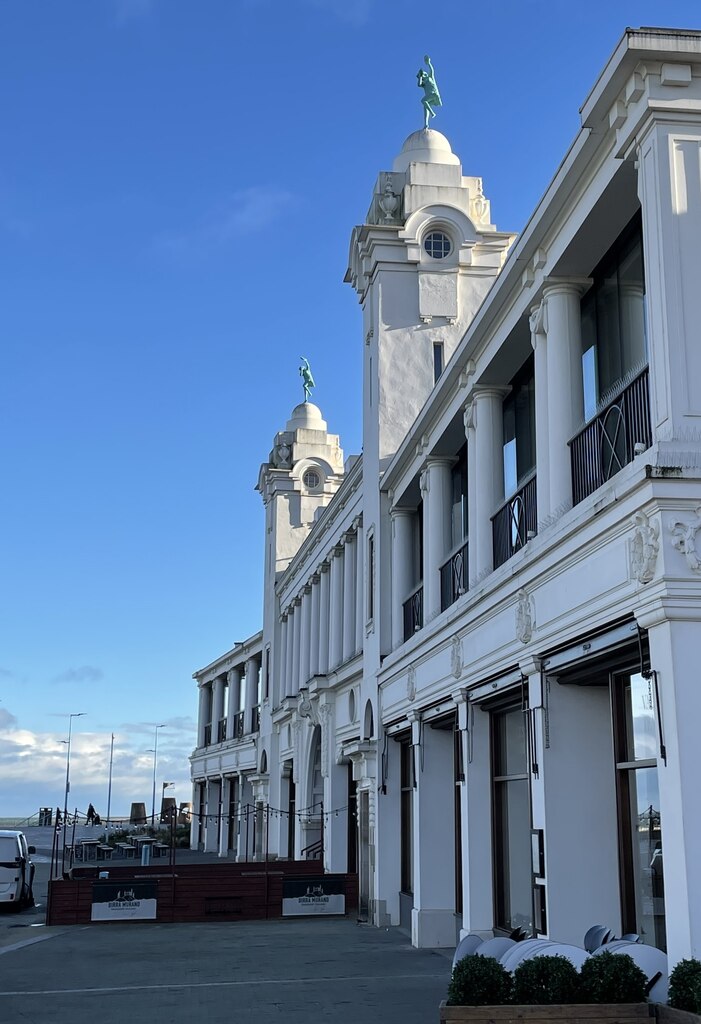 spanish-city-restored-facade-leanmeanmo-geograph-britain-and-ireland