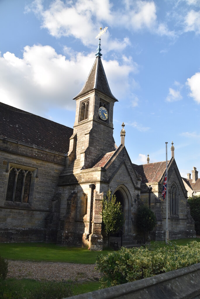 Holy Trinity Church © N Chadwick cc-by-sa/2.0 :: Geograph Britain and