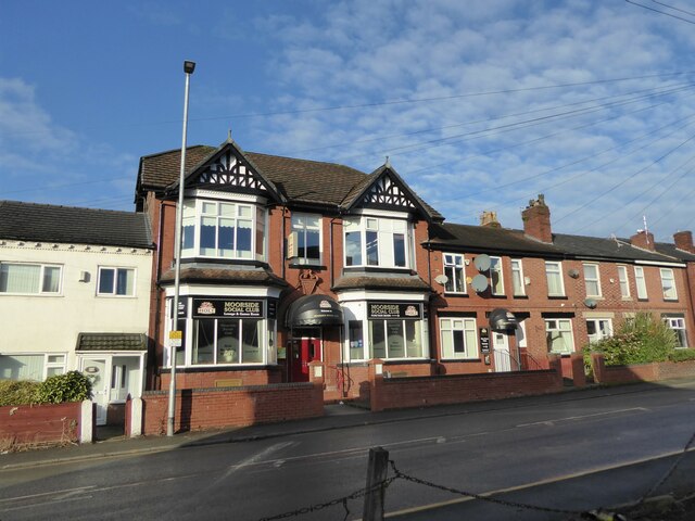 Moorside Social Club © Kevin Waterhouse cc-by-sa/2.0 :: Geograph ...