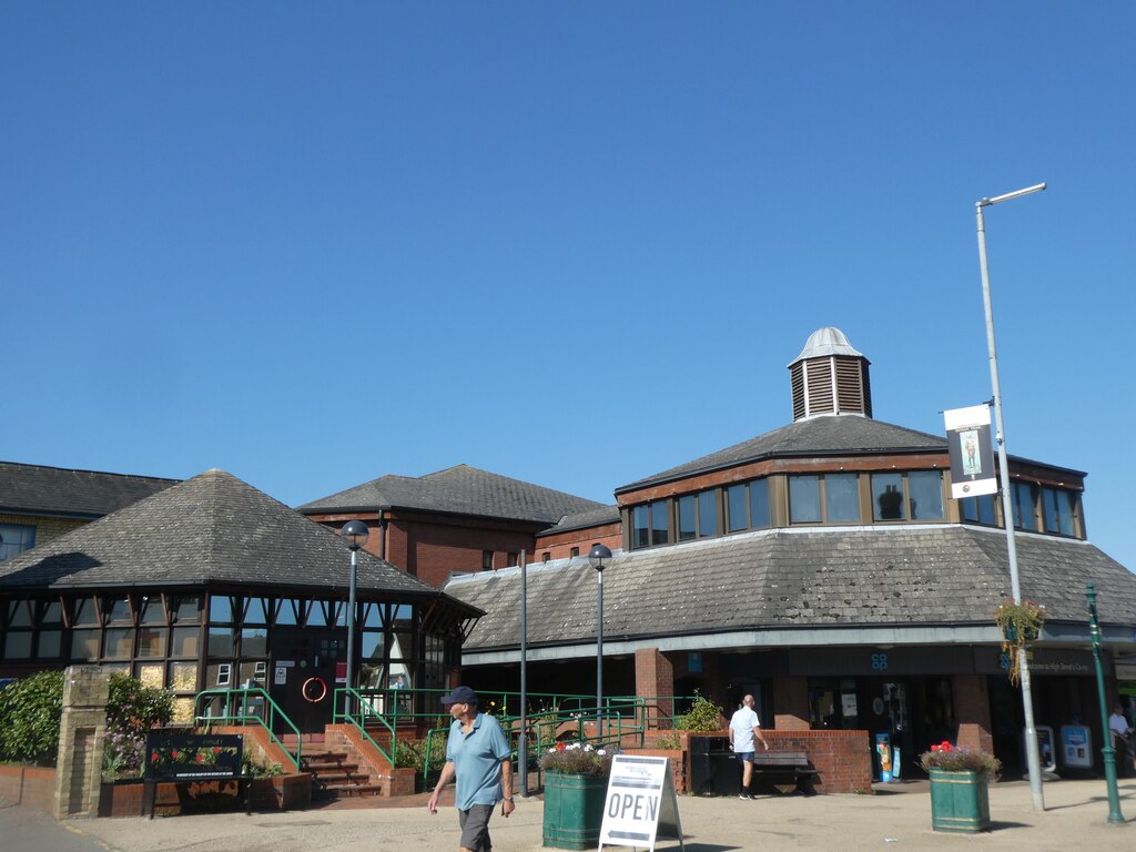 Co-op store, High Street, Sandy © David Smith cc-by-sa/2.0 :: Geograph ...