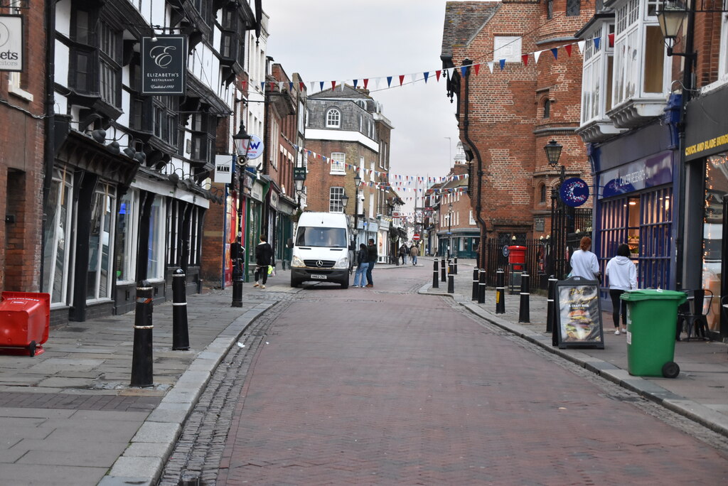 Eastgate © N Chadwick cc-by-sa/2.0 :: Geograph Britain and Ireland