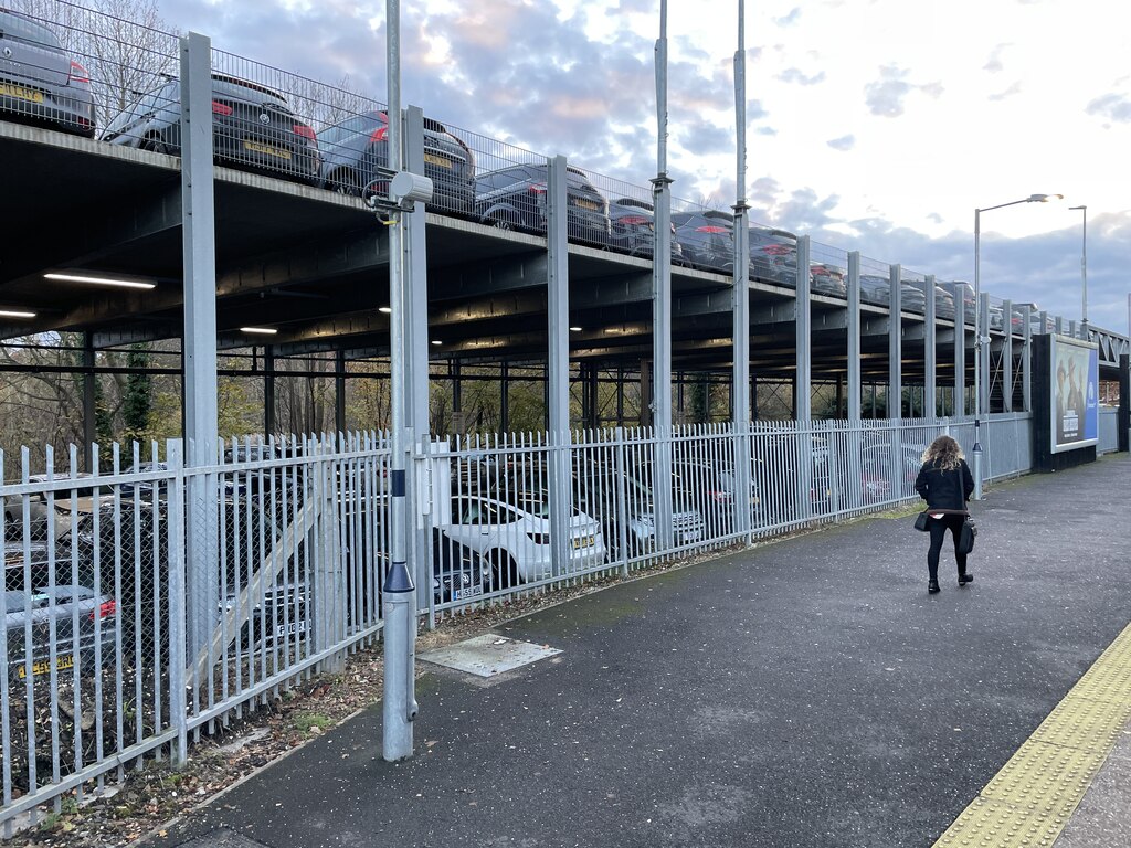 Fleet station car park © Mr Ignavy cc-by-sa/2.0 :: Geograph Britain and ...